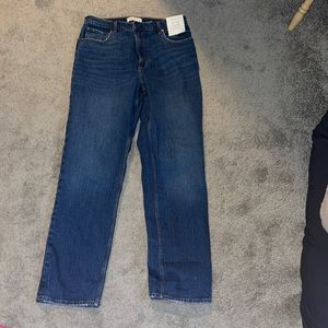Abercrombie & Fitch, “The ‘90s Straight Ultra High Rise”, size 33 dark wash jean
